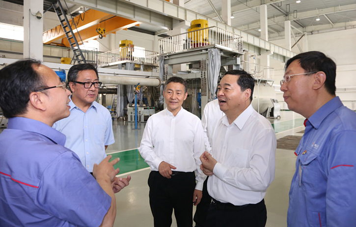 郝鹏与尊龙时凯集团一线科技职员深入交流